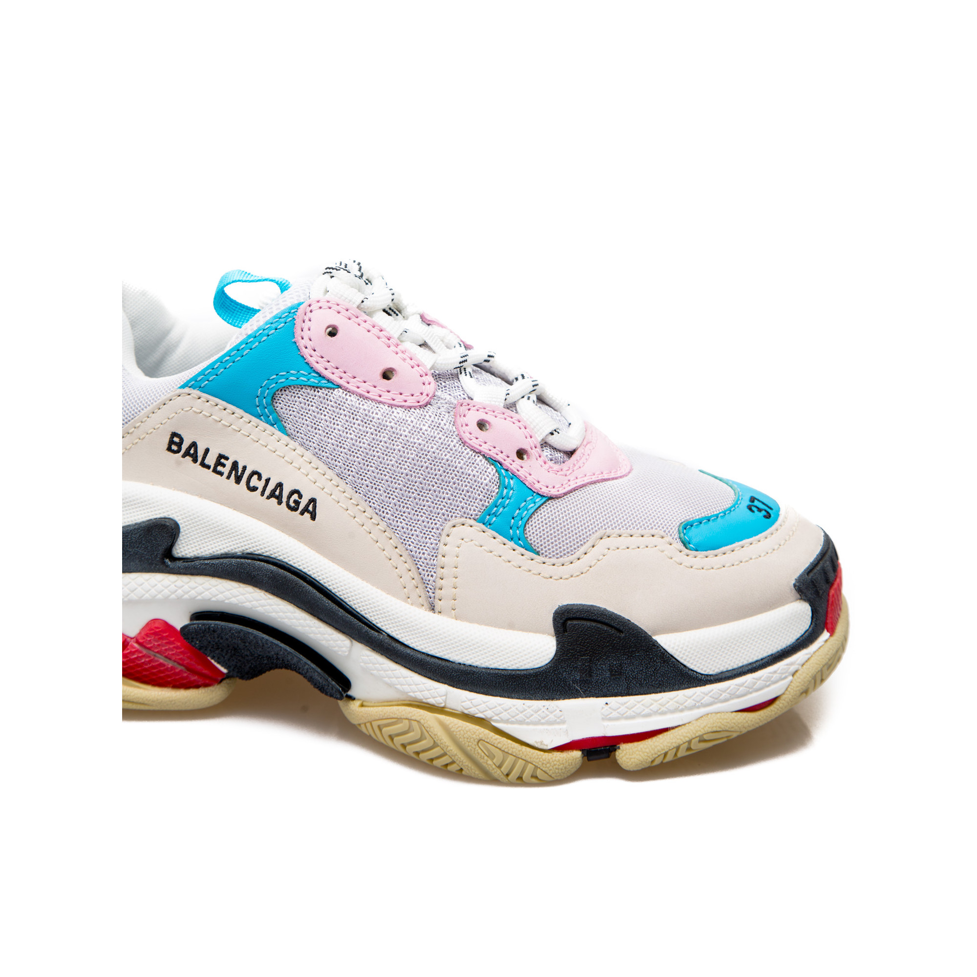 Balenciaga s Triple S trainer was buzzing all 2017 and to