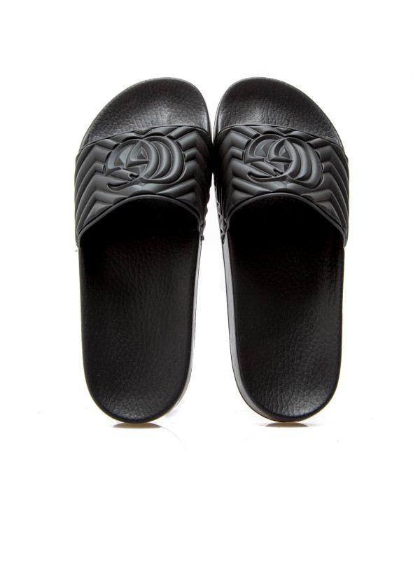 black gucci flip flops