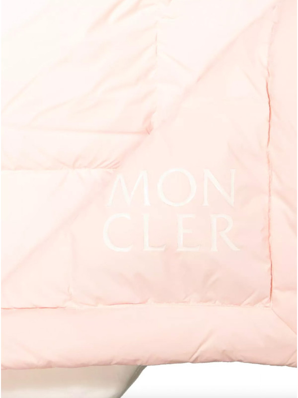 Moncler blanket pink Moncler  blanket pink - www.derodeloper.com - Derodeloper.com